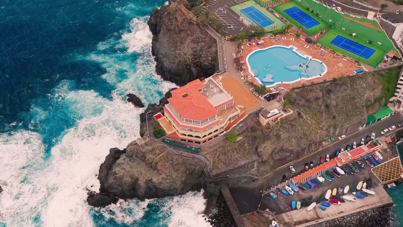 Clifftop resort with tennis courts and a pool above the Atlantic